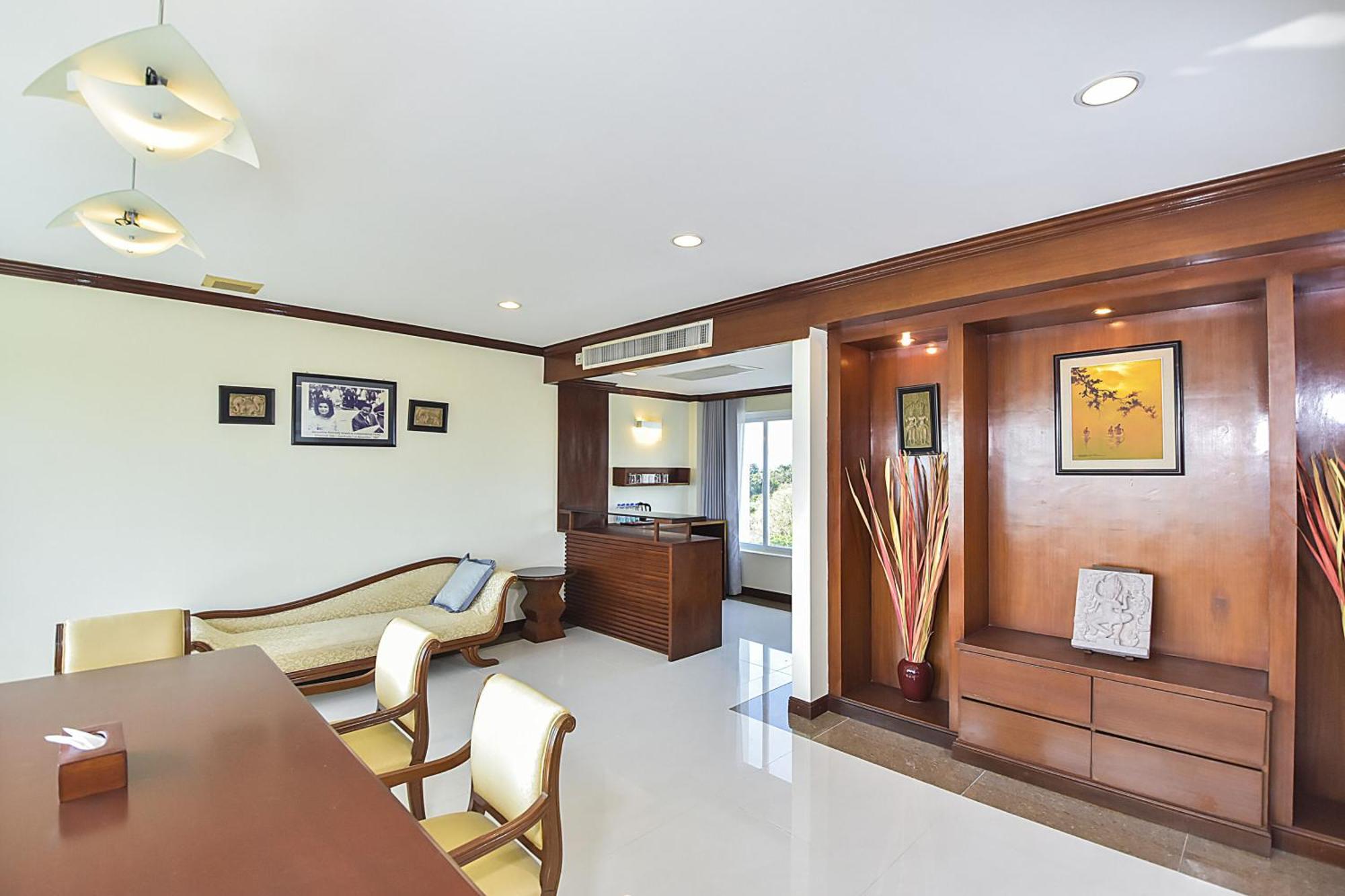 Independence Hotel Resort & Spa Sihanoukville Exterior foto